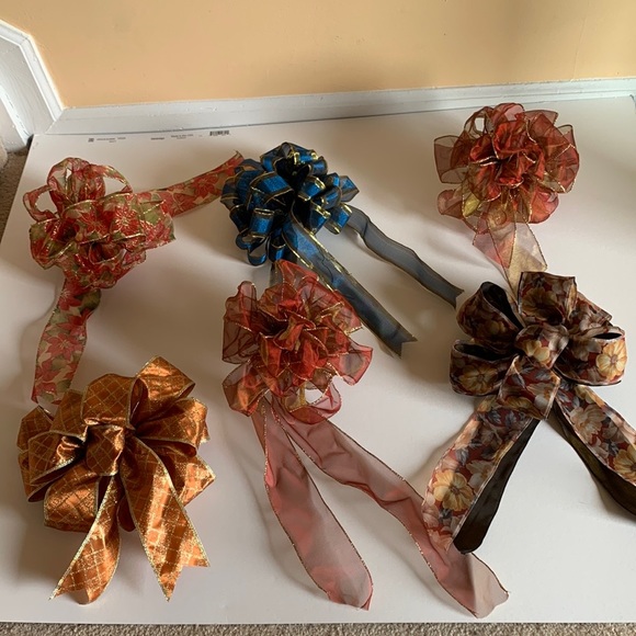 Hand crafted Christmas bow for wreaths, gifts, tree top, etc - Picture 6 of 9